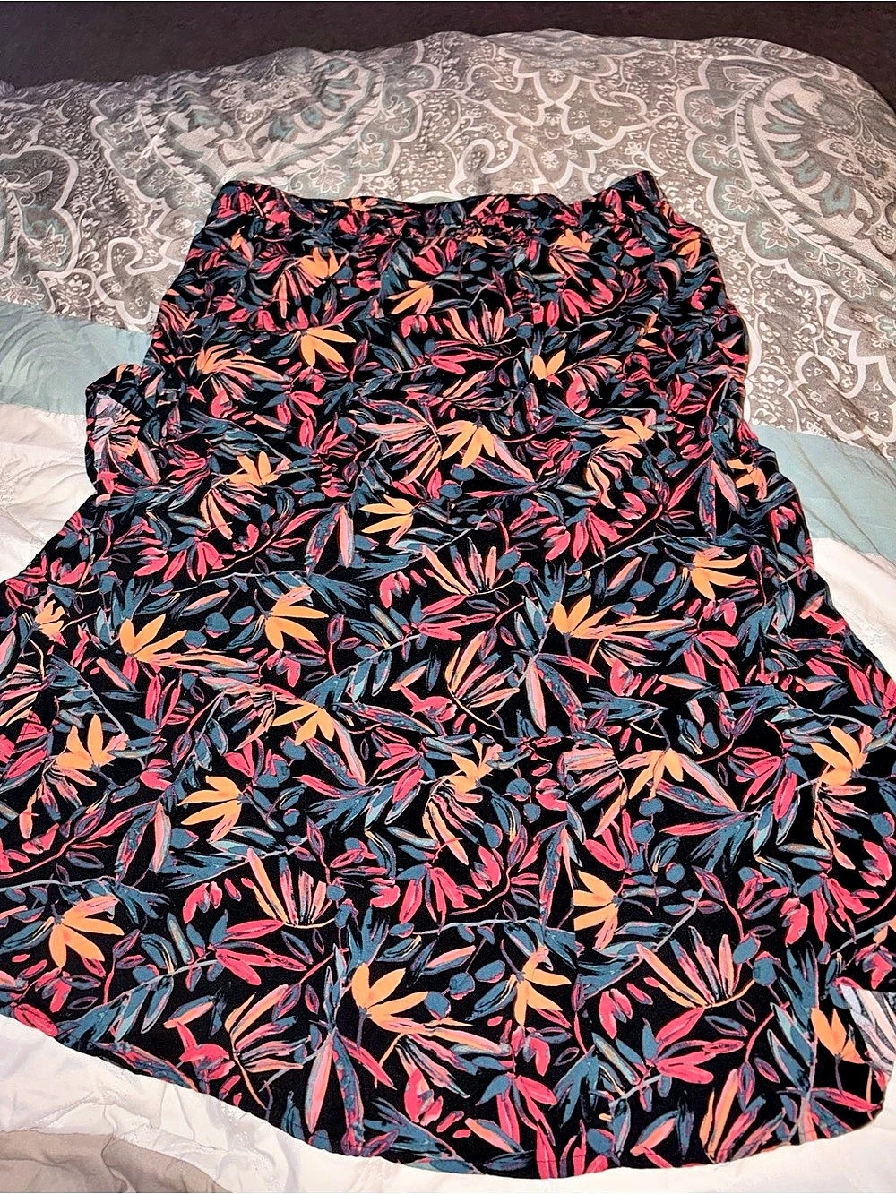 esmara Floral A-Line Skirt in Black & Pink Size 12